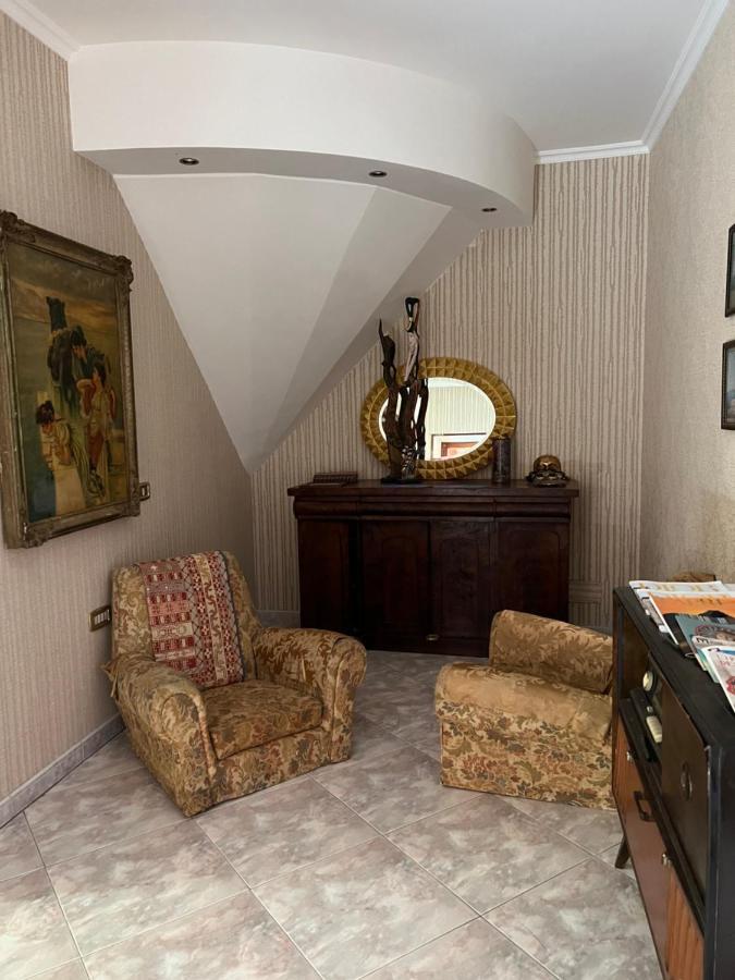 Casa Kamalei, Tra Plebiscito E Lungomare Apartment Napoli Bagian luar foto