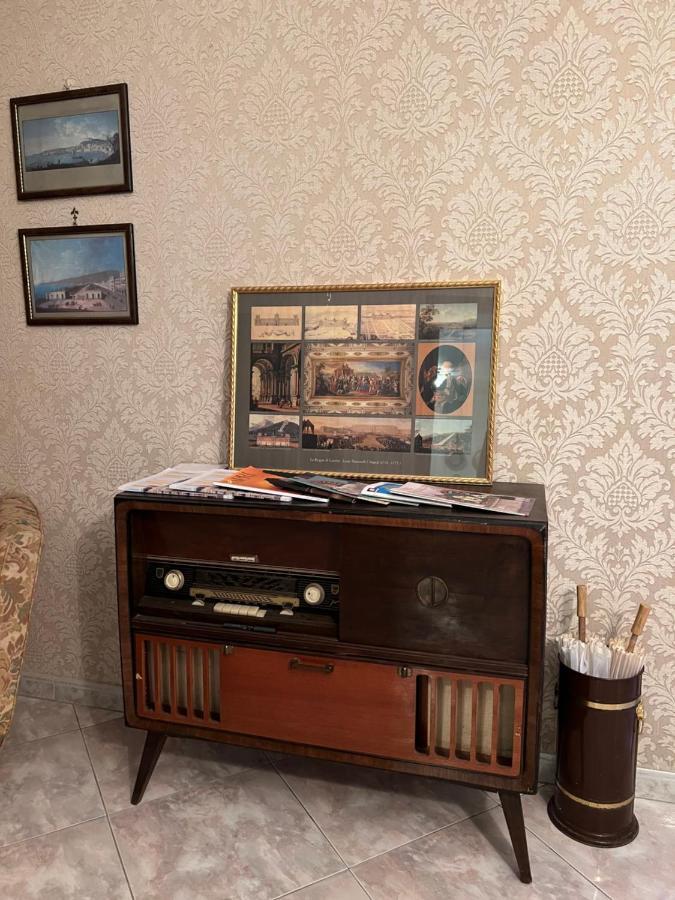 Casa Kamalei, Tra Plebiscito E Lungomare Apartment Napoli Bagian luar foto
