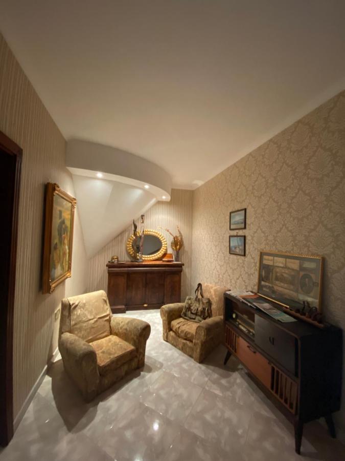 Casa Kamalei, Tra Plebiscito E Lungomare Apartment Napoli Bagian luar foto