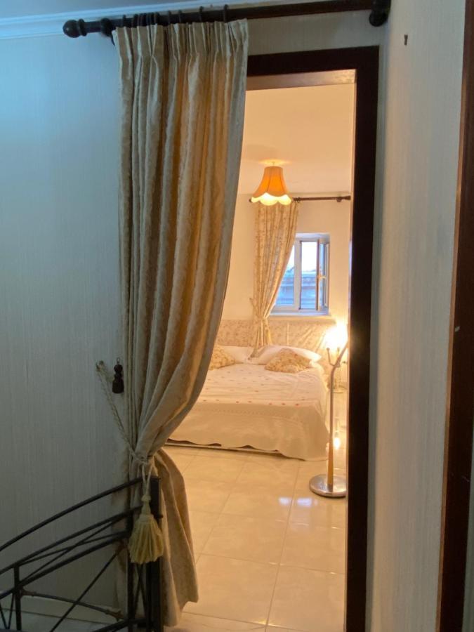 Casa Kamalei, Tra Plebiscito E Lungomare Apartment Napoli Bagian luar foto