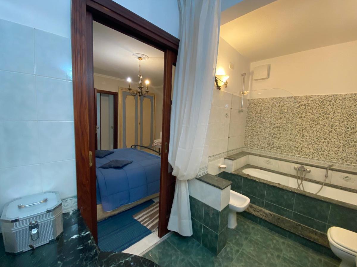 Casa Kamalei, Tra Plebiscito E Lungomare Apartment Napoli Bagian luar foto