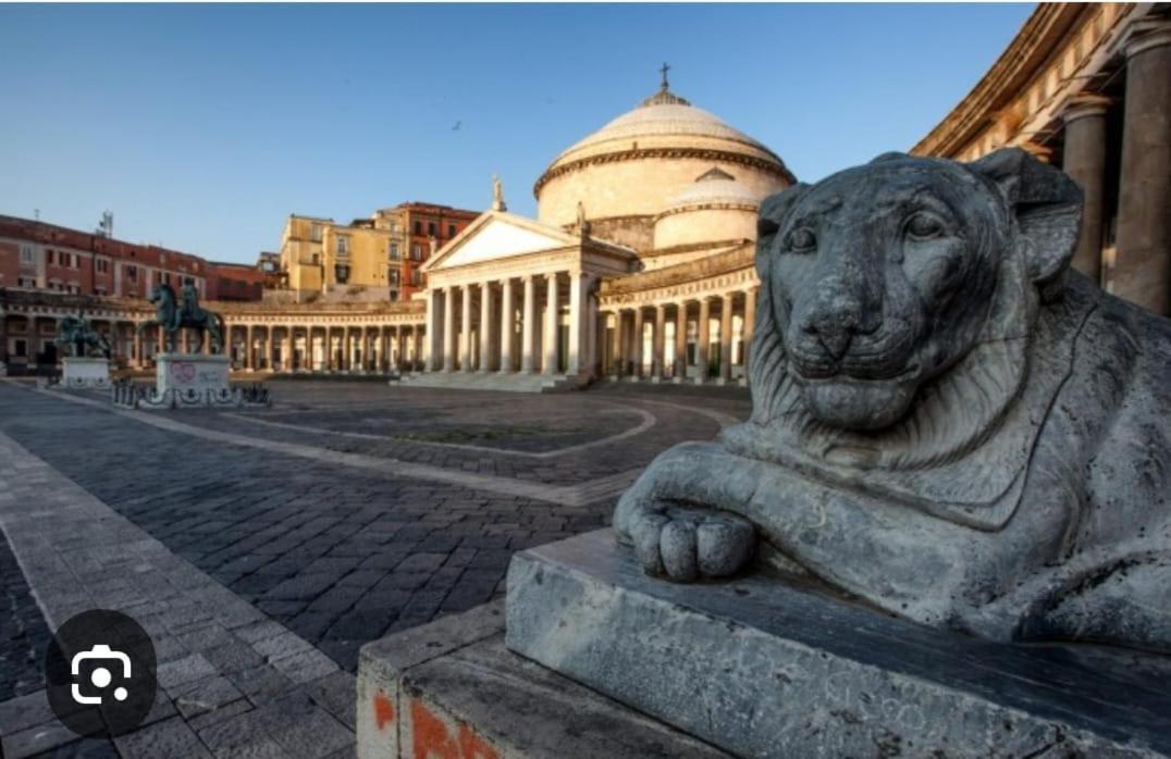 Casa Kamalei, Tra Plebiscito E Lungomare Apartment Napoli Bagian luar foto